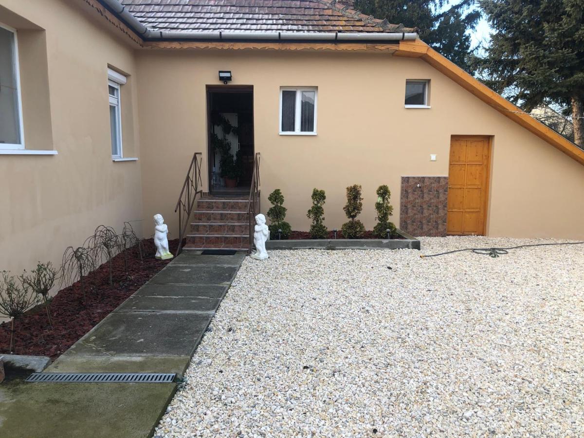 Halmaj Toerpi Apartman מראה חיצוני תמונה