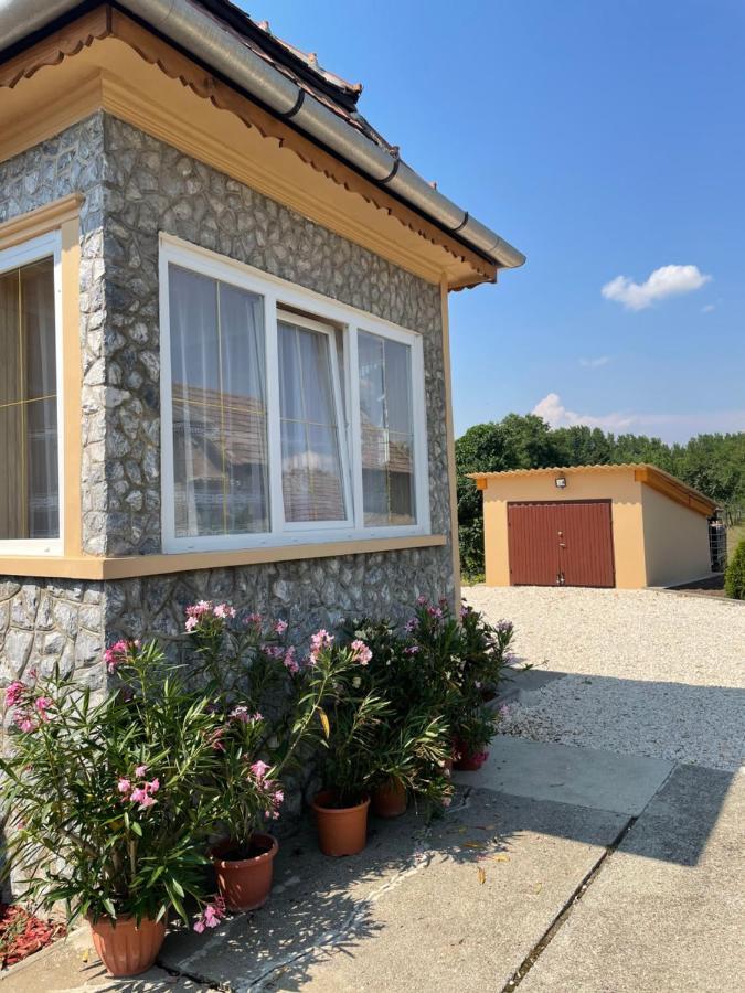 Halmaj Toerpi Apartman מראה חיצוני תמונה