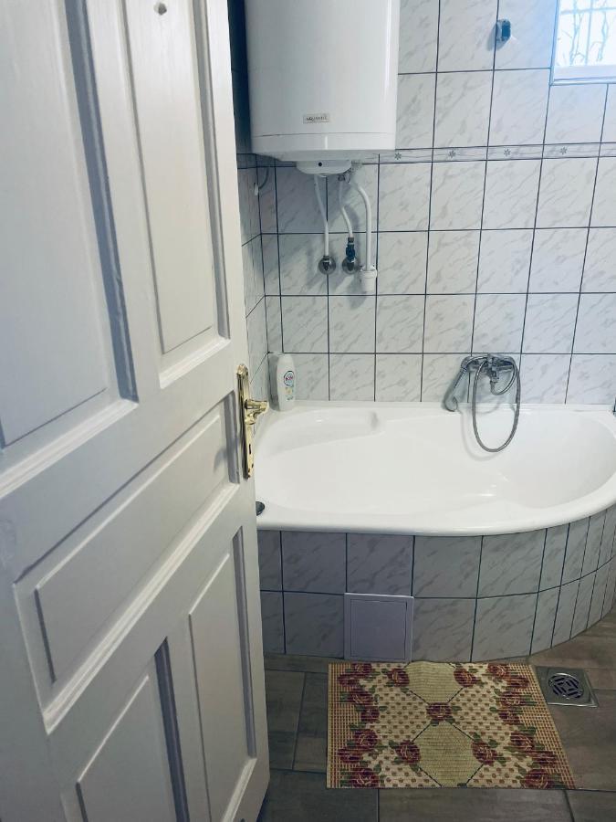 Halmaj Toerpi Apartman מראה חיצוני תמונה